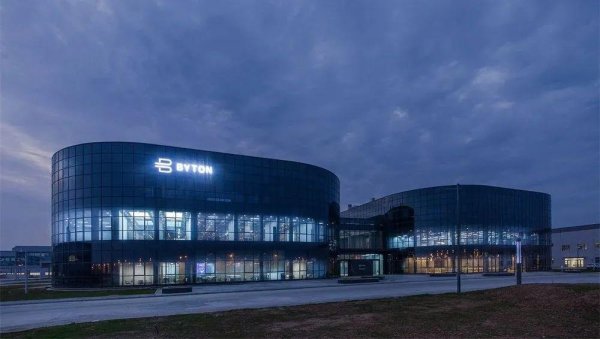 顶级配资平台 6次流拍！南京200亿独角兽底价被卖：制造业大省为何养不活一个本土“特斯拉”？